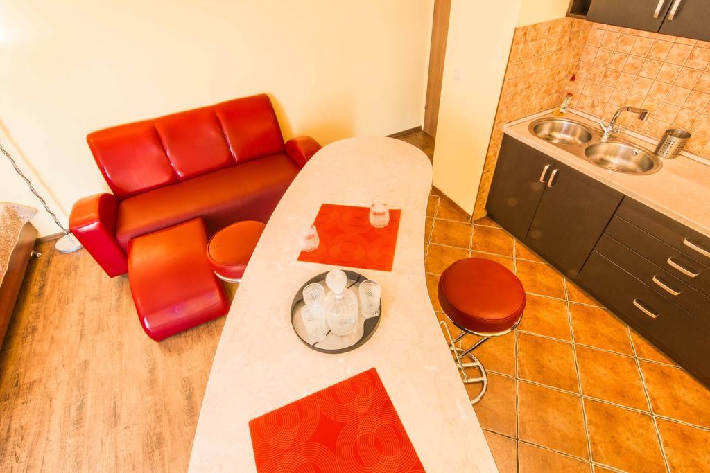 Red Apartment Wroclaw Bilik gambar