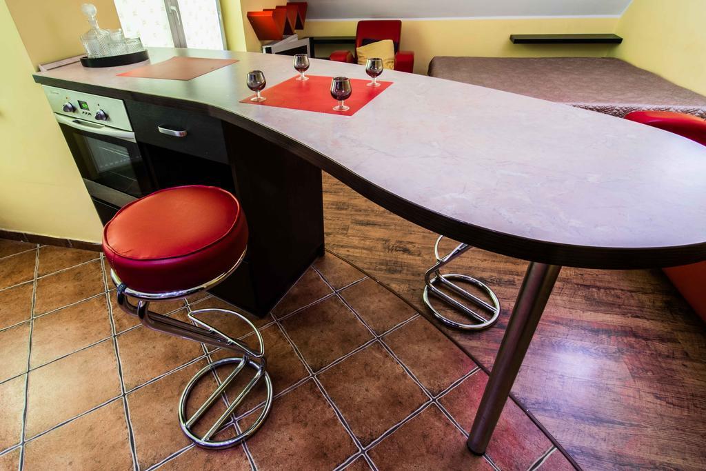 Red Apartment Wroclaw Bilik gambar
